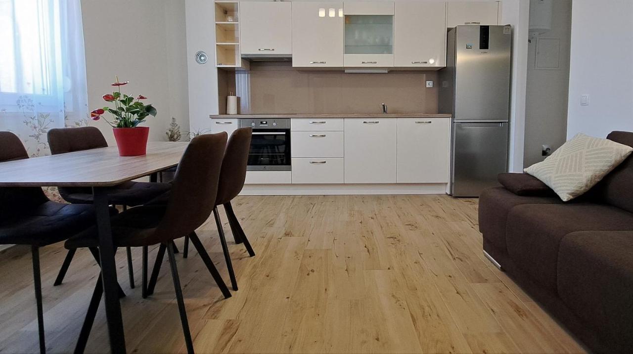 Holiday Apartman Kastela Bagian luar foto