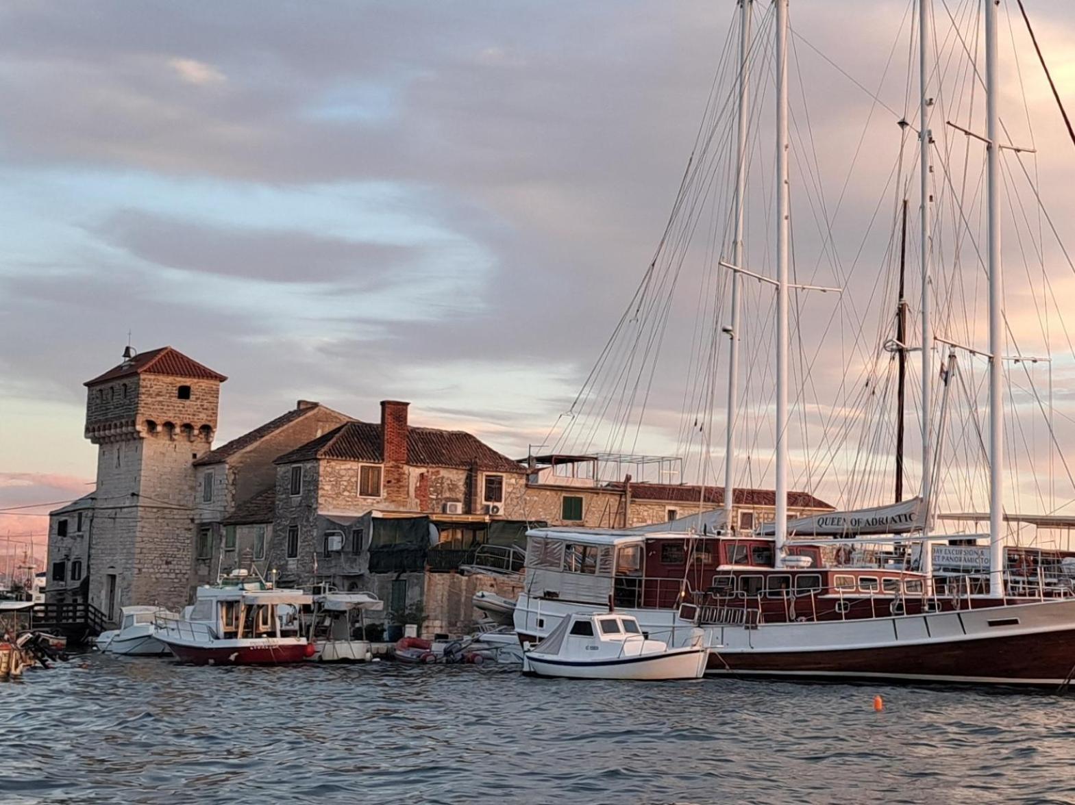 Holiday Apartman Kastela Bagian luar foto