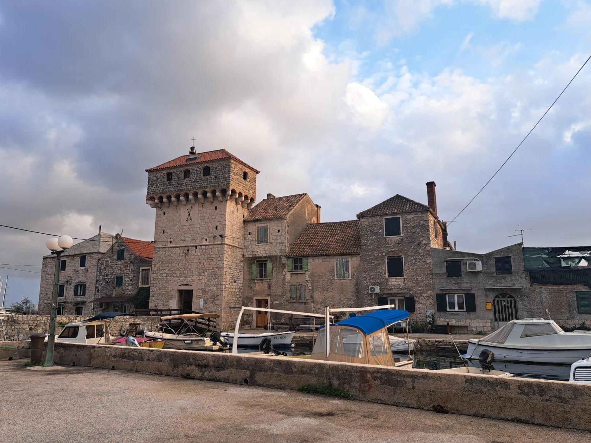 Holiday Apartman Kastela Bagian luar foto